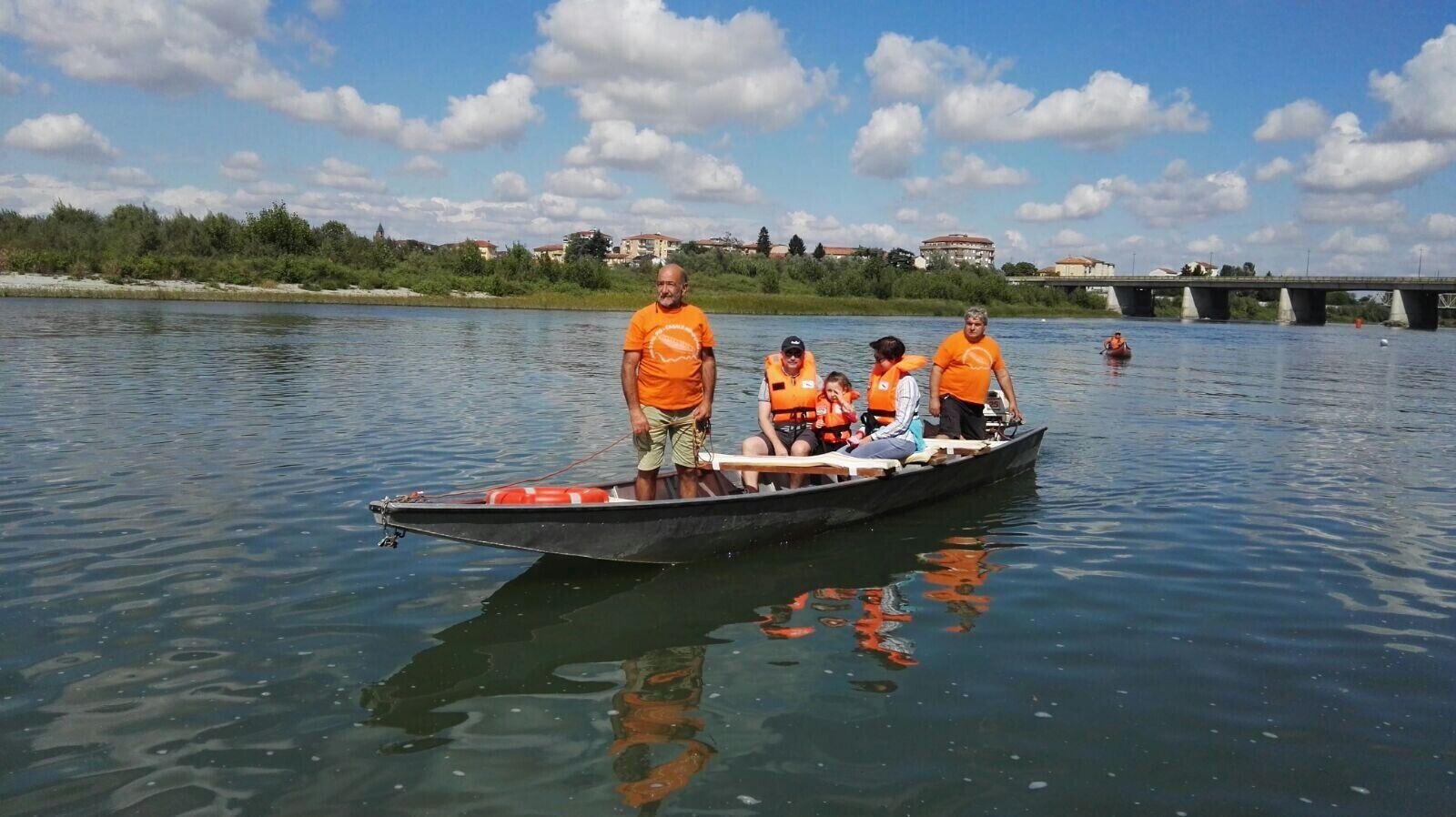 LIONS E AMICI DEL PO INSIEME PER UN POMERIGGIO DI FESTA SUL FIUME